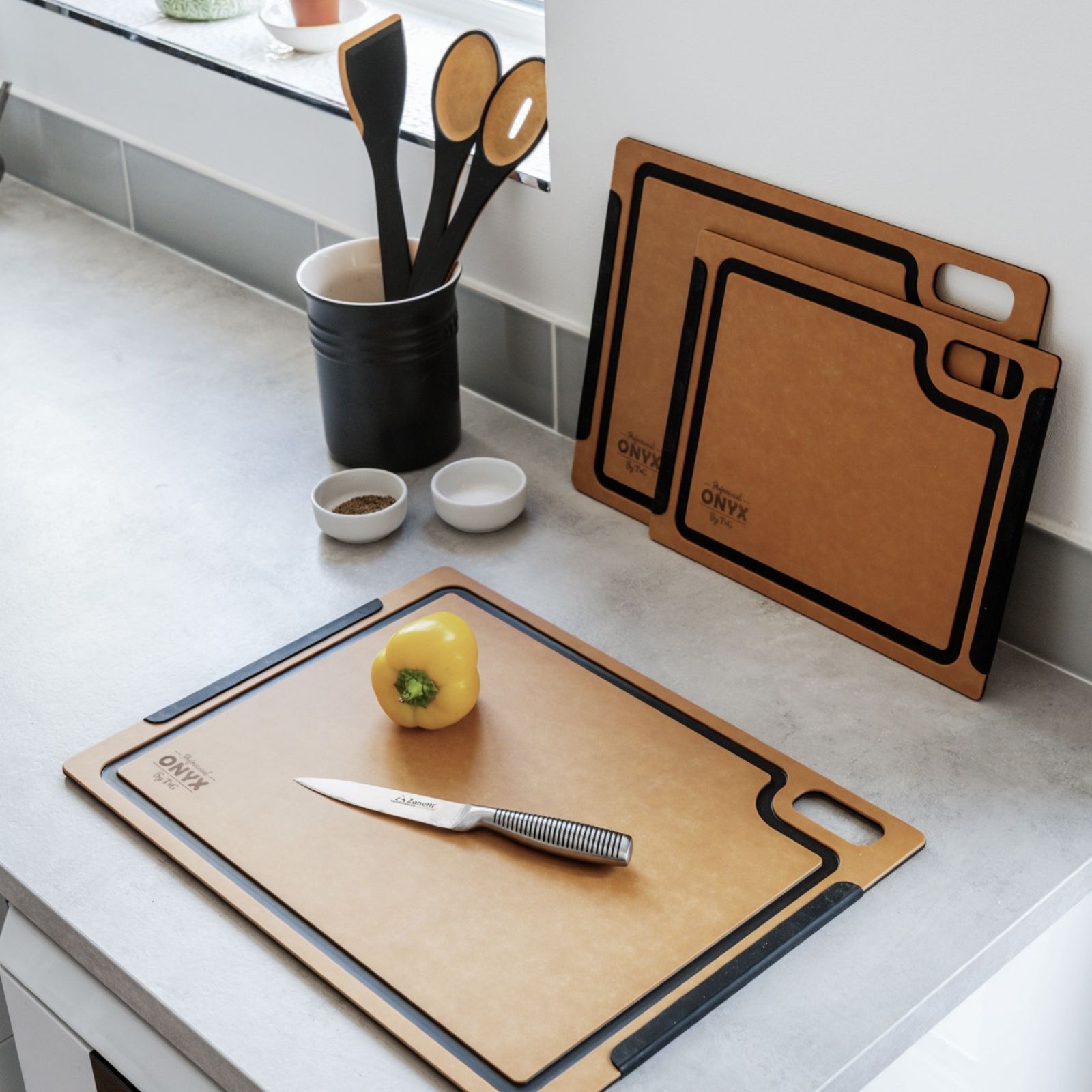 Onyx Cutting Board Silicon Corners Large