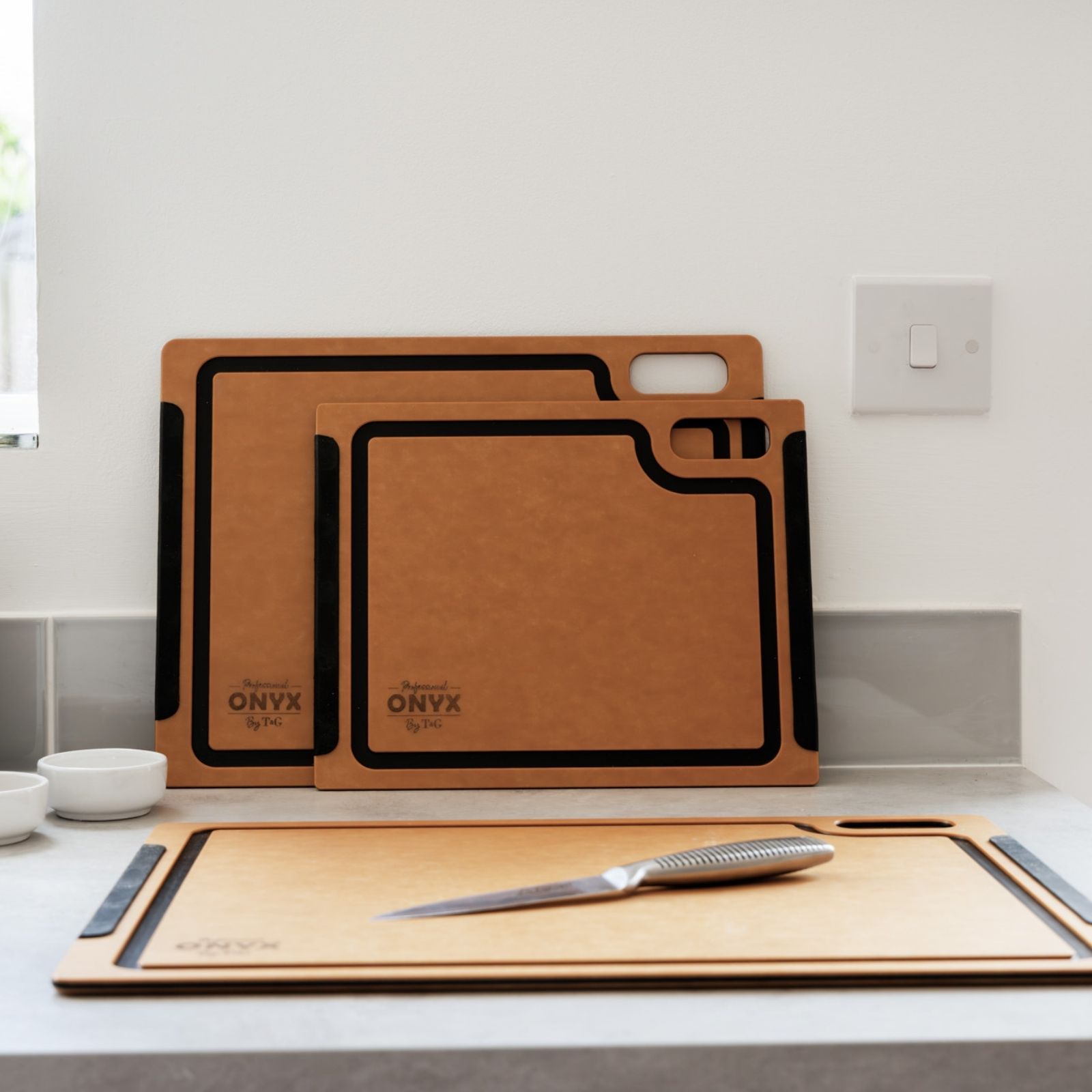 Onyx Cutting Board Silicon Corners Small