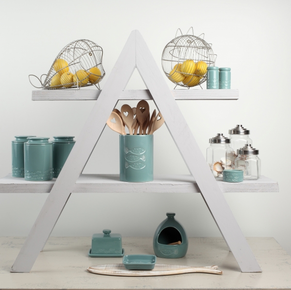 Ocean Range With Wire Baskets