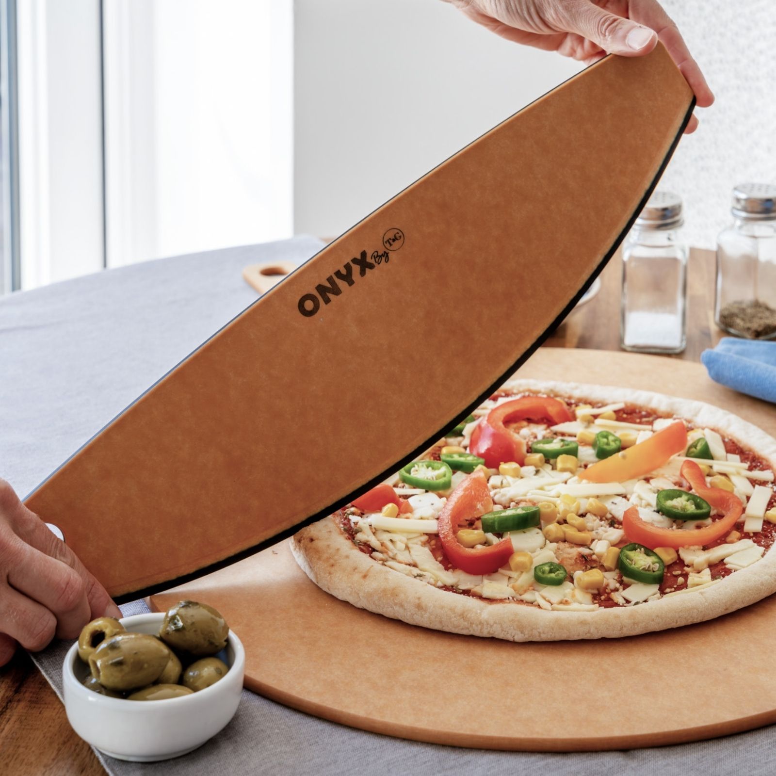 Onyx Pizza Cutter Natural
